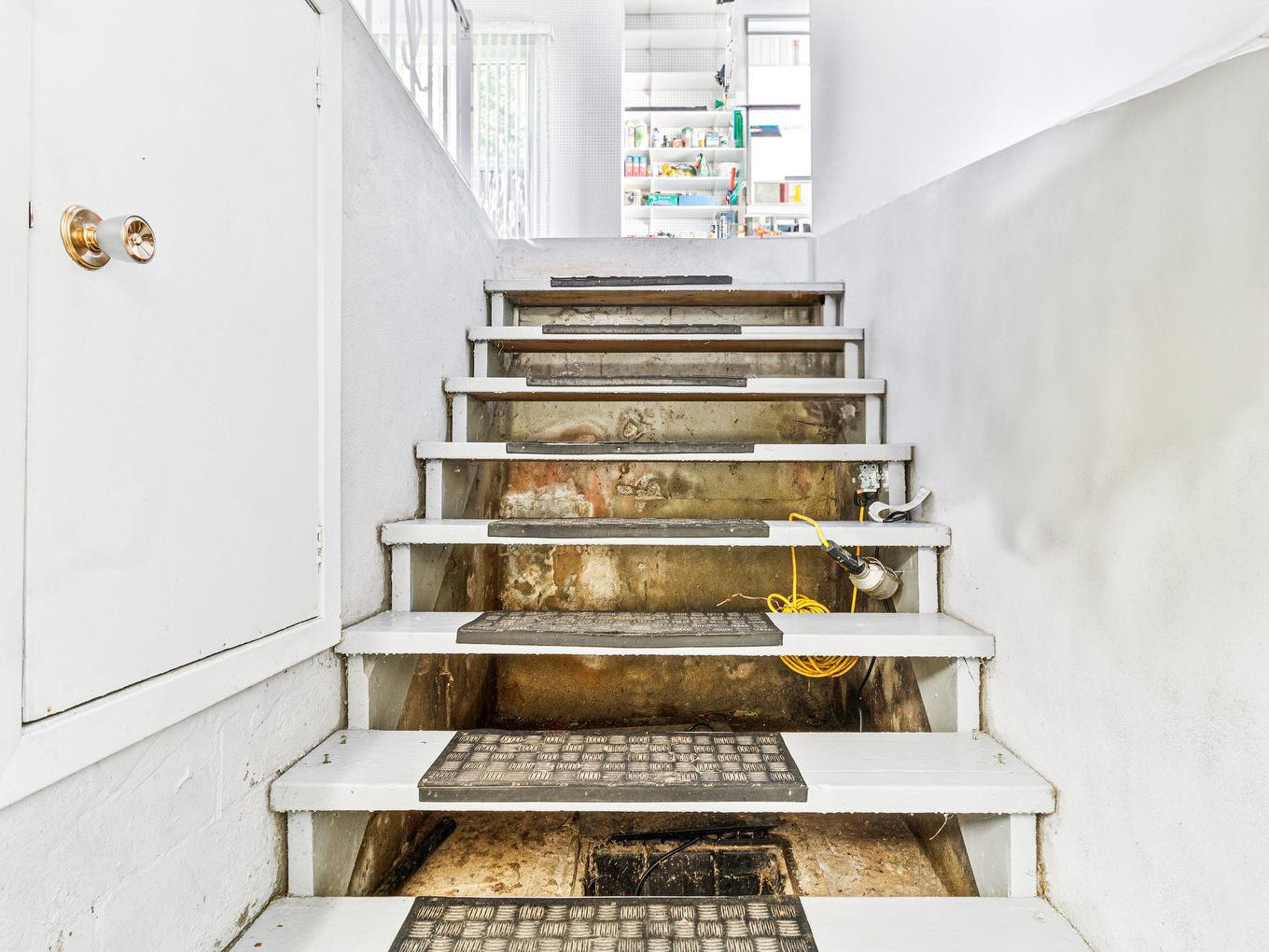 Exterior entrance - 10 Rue Janick, Brownsburg-Chatham, QC - Indoor Photo Showing Other Room