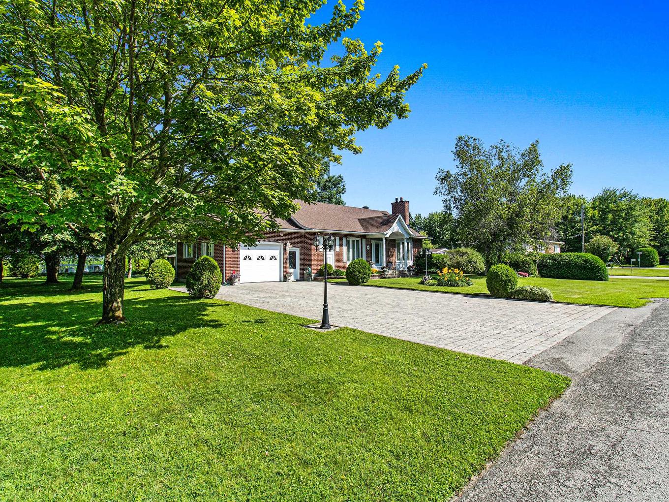 Backyard - 10 Rue Janick, Brownsburg-Chatham, QC - Outdoor