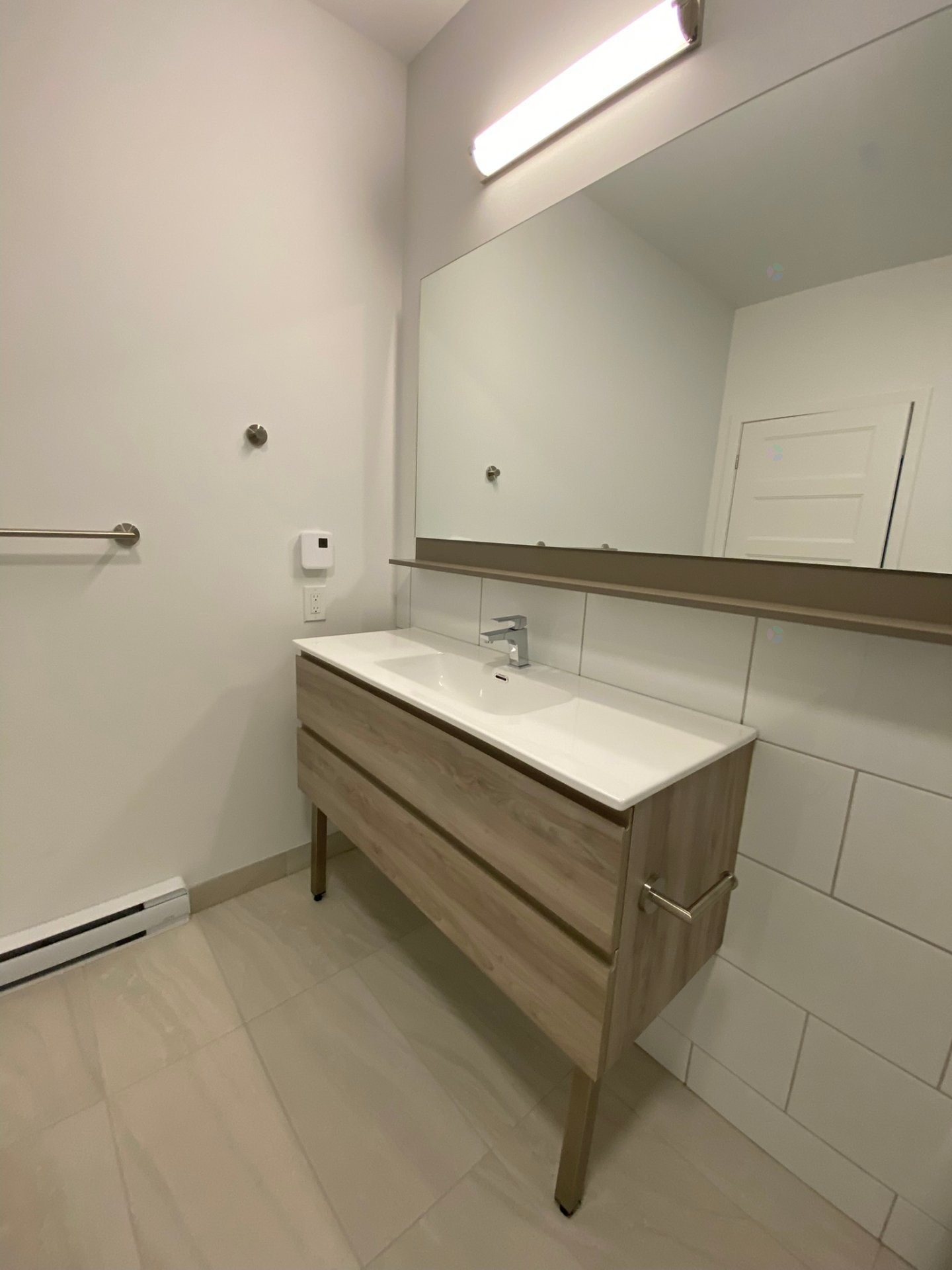 Salle de lavage - 402-4325 Rue Des Dirigeables, Longueuil (Saint-Hubert), QC - Indoor Photo Showing Bathroom