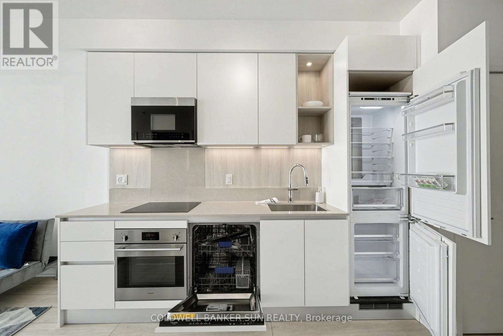 2009 - 39 Mary Street, Barrie, ON - Indoor Photo Showing Kitchen