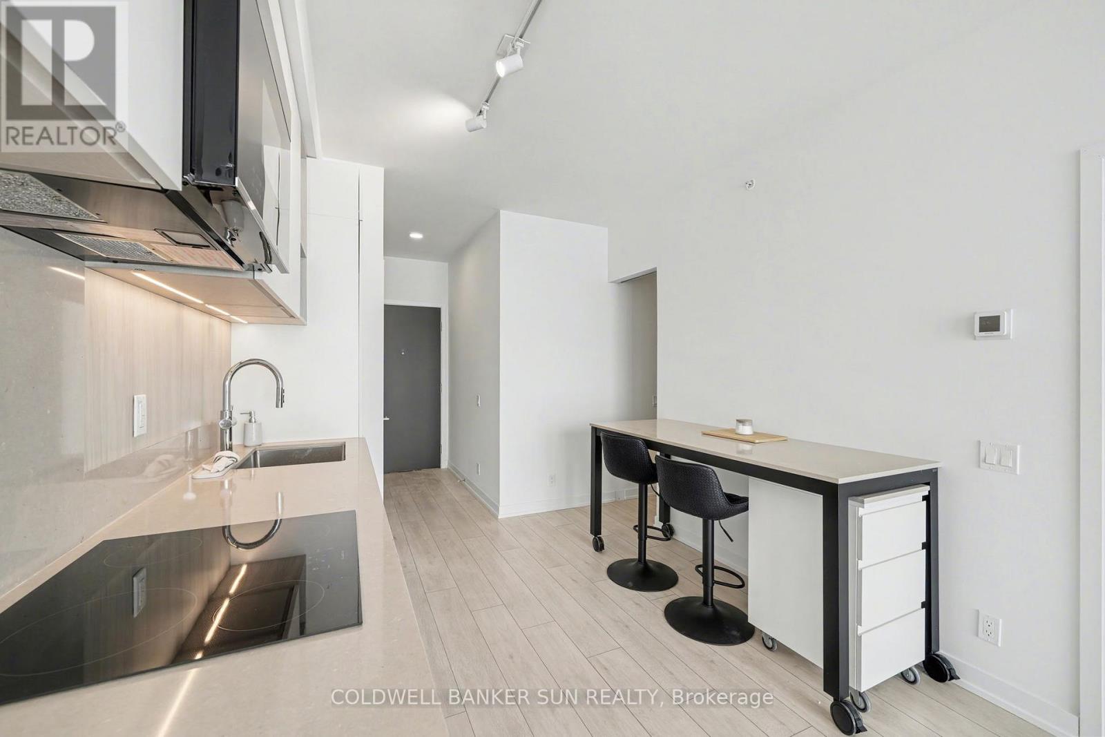 2009 - 39 Mary Street, Barrie, ON - Indoor Photo Showing Kitchen