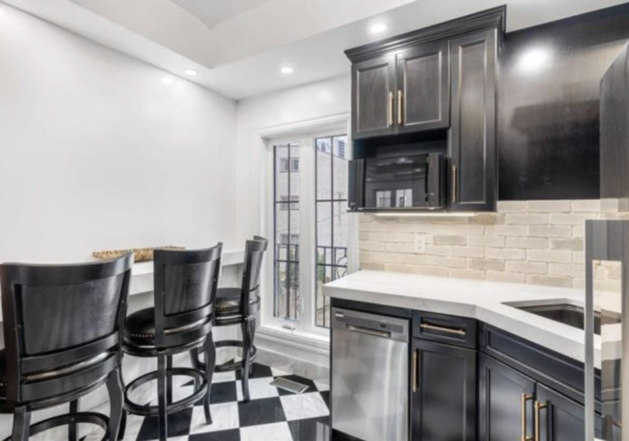 11833 102 Avenue, Edmonton, AB