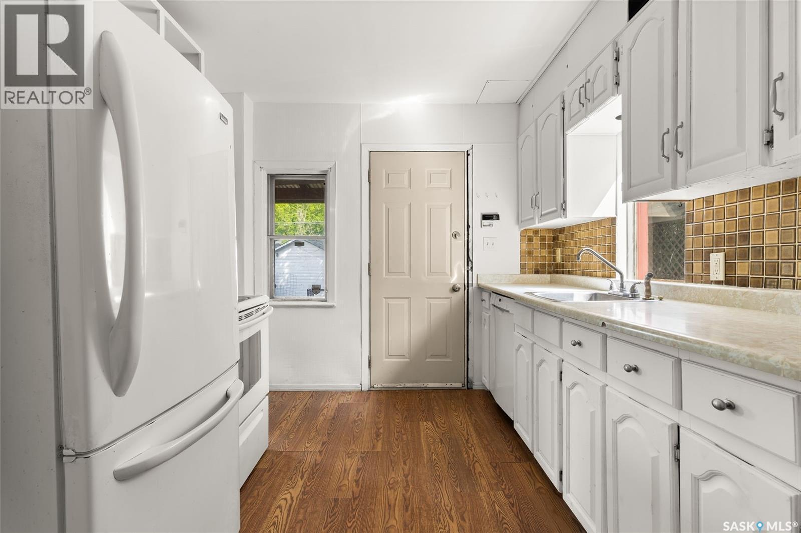 1357 Elphinstone Street, Regina, SK - Indoor Photo Showing Kitchen