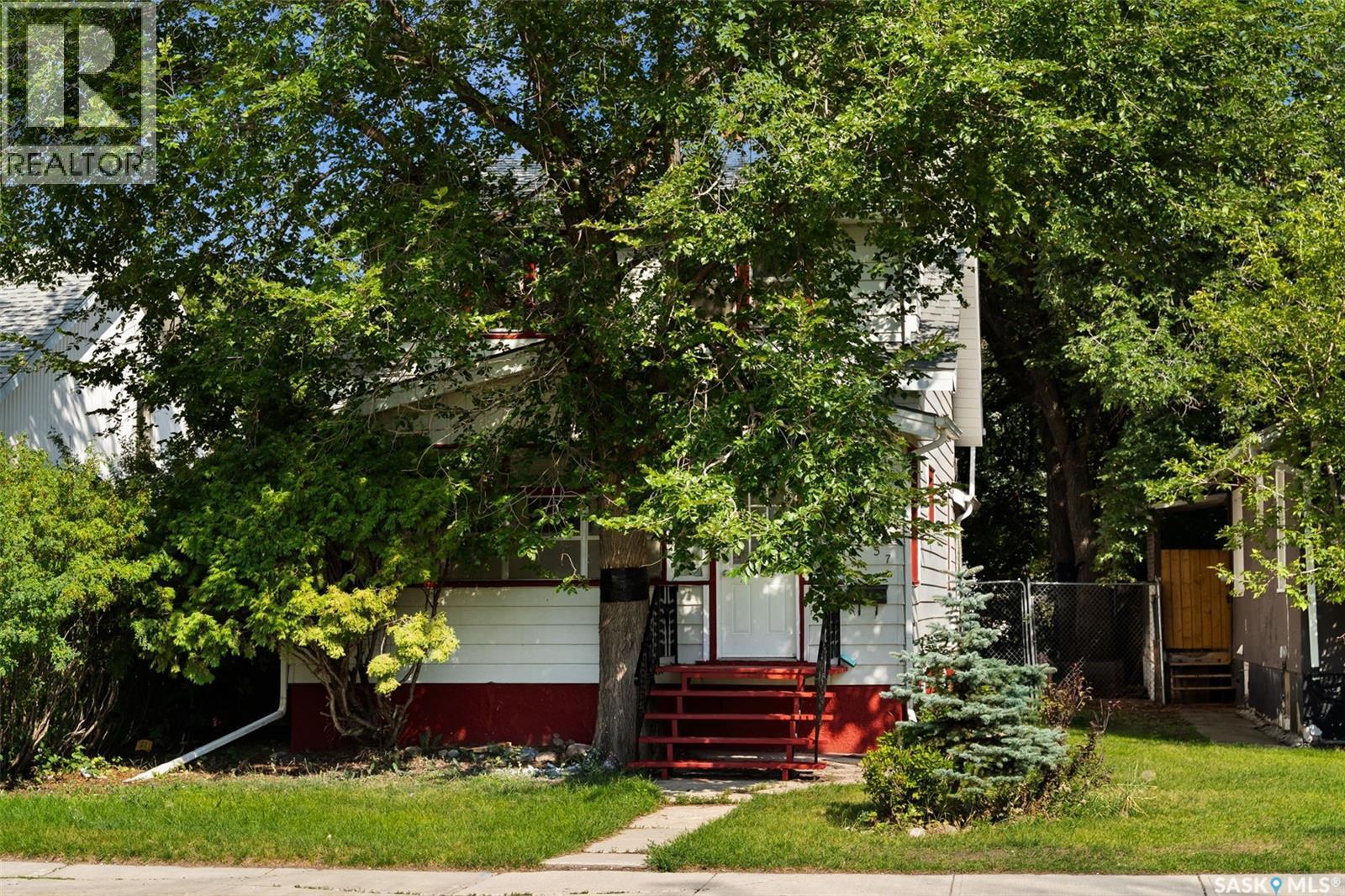 1357 Elphinstone Street, Regina, SK - Outdoor