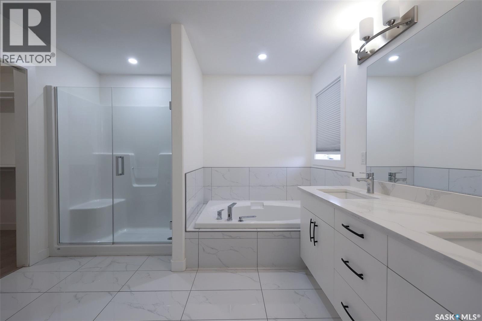 559 Labine Terrace, Saskatoon, SK - Indoor Photo Showing Bathroom