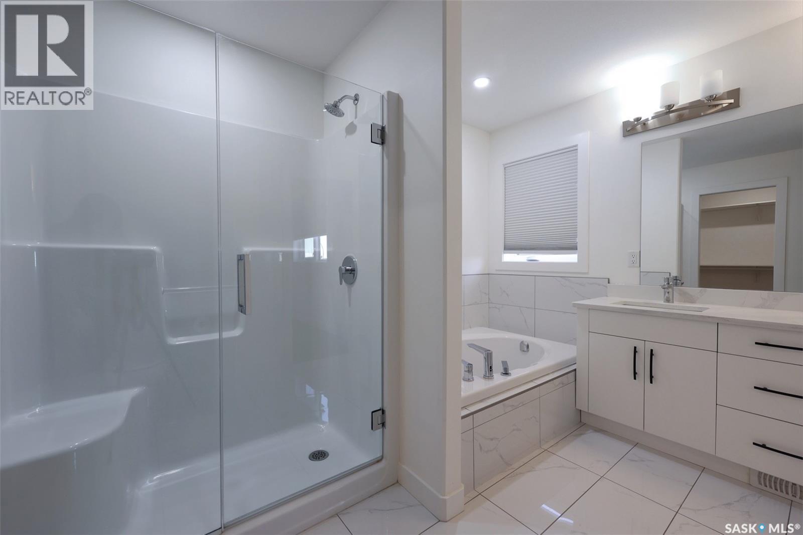 559 Labine Terrace, Saskatoon, SK - Indoor Photo Showing Bathroom
