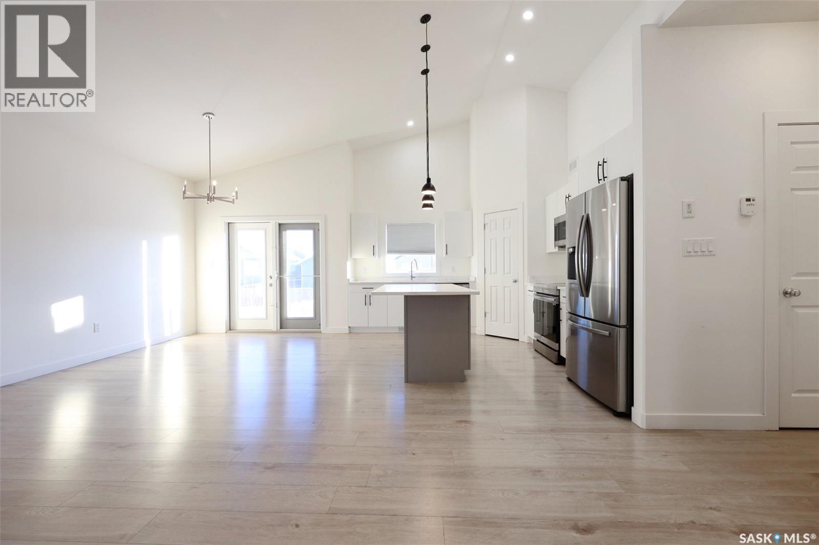 559 Labine Terrace, Saskatoon, SK - Indoor Photo Showing Kitchen