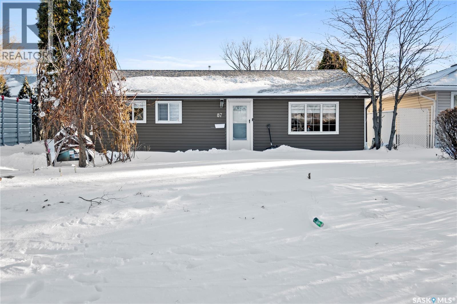 87 Robinson Crescent, Regina, SK - Outdoor