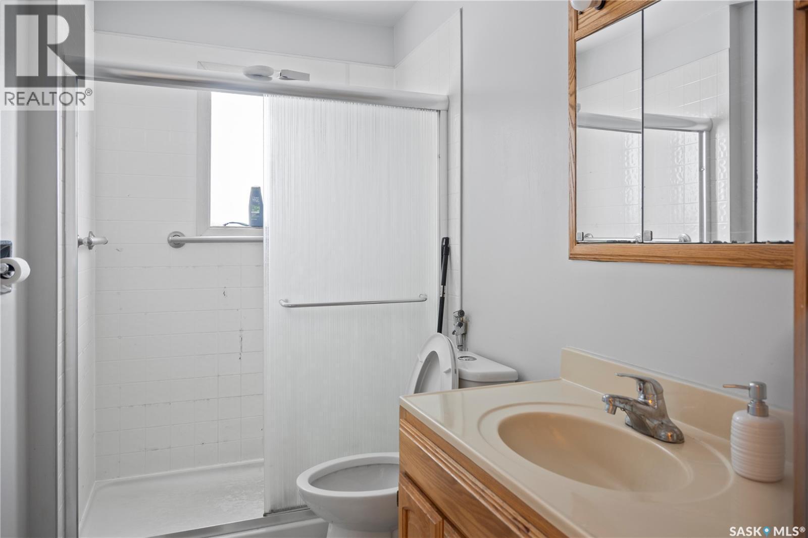 87 Robinson Crescent, Regina, SK - Indoor Photo Showing Bathroom