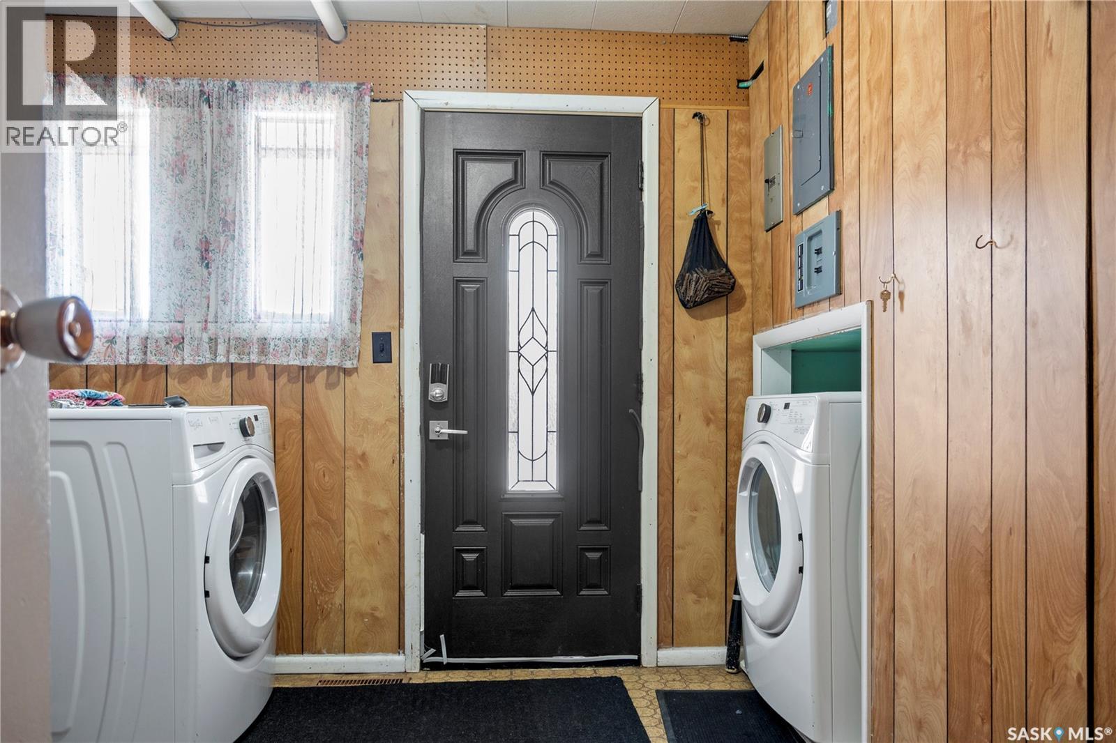 87 Robinson Crescent, Regina, SK - Indoor Photo Showing Laundry Room