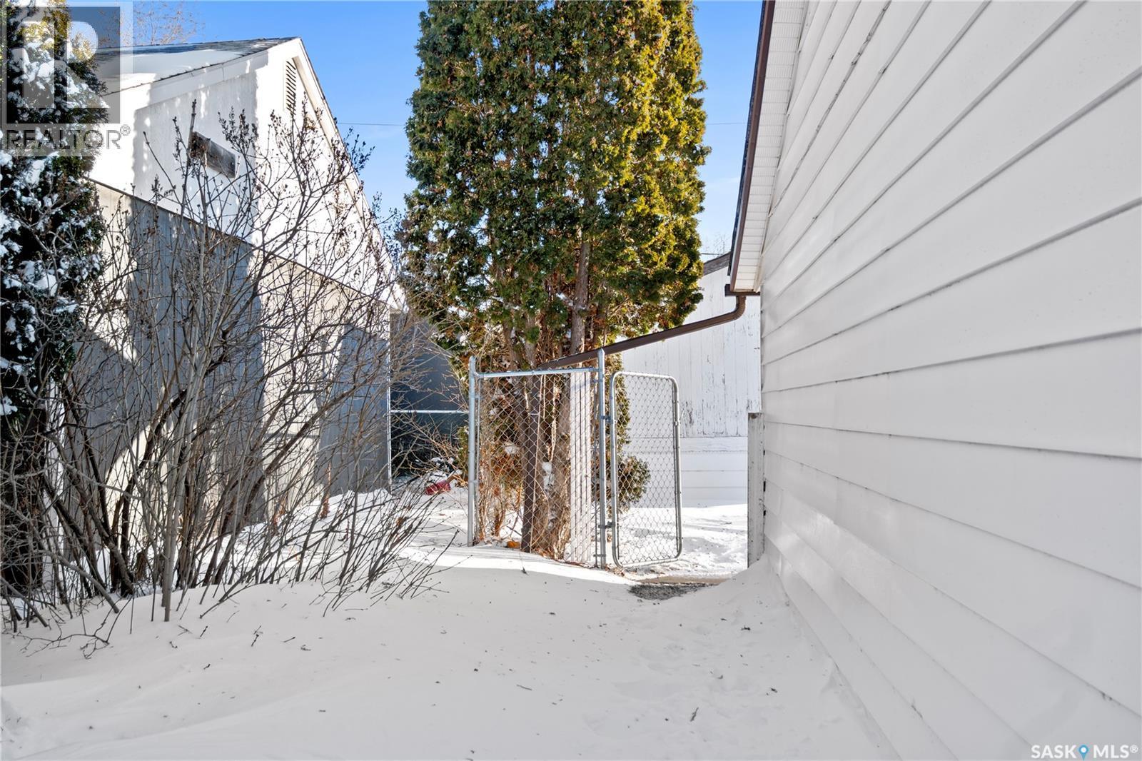 87 Robinson Crescent, Regina, SK - Outdoor