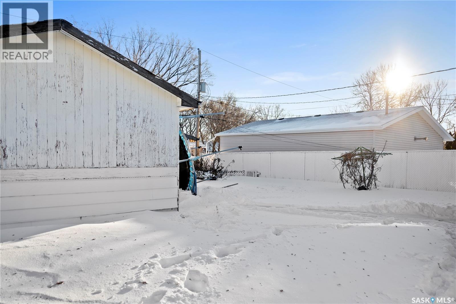 87 Robinson Crescent, Regina, SK - Outdoor