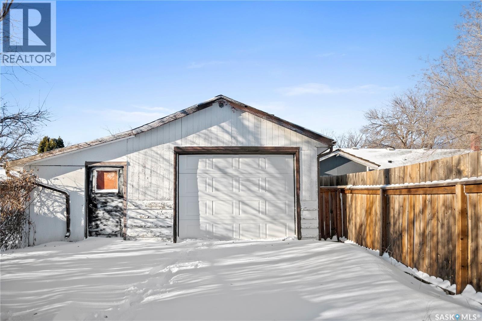 87 Robinson Crescent, Regina, SK - Outdoor