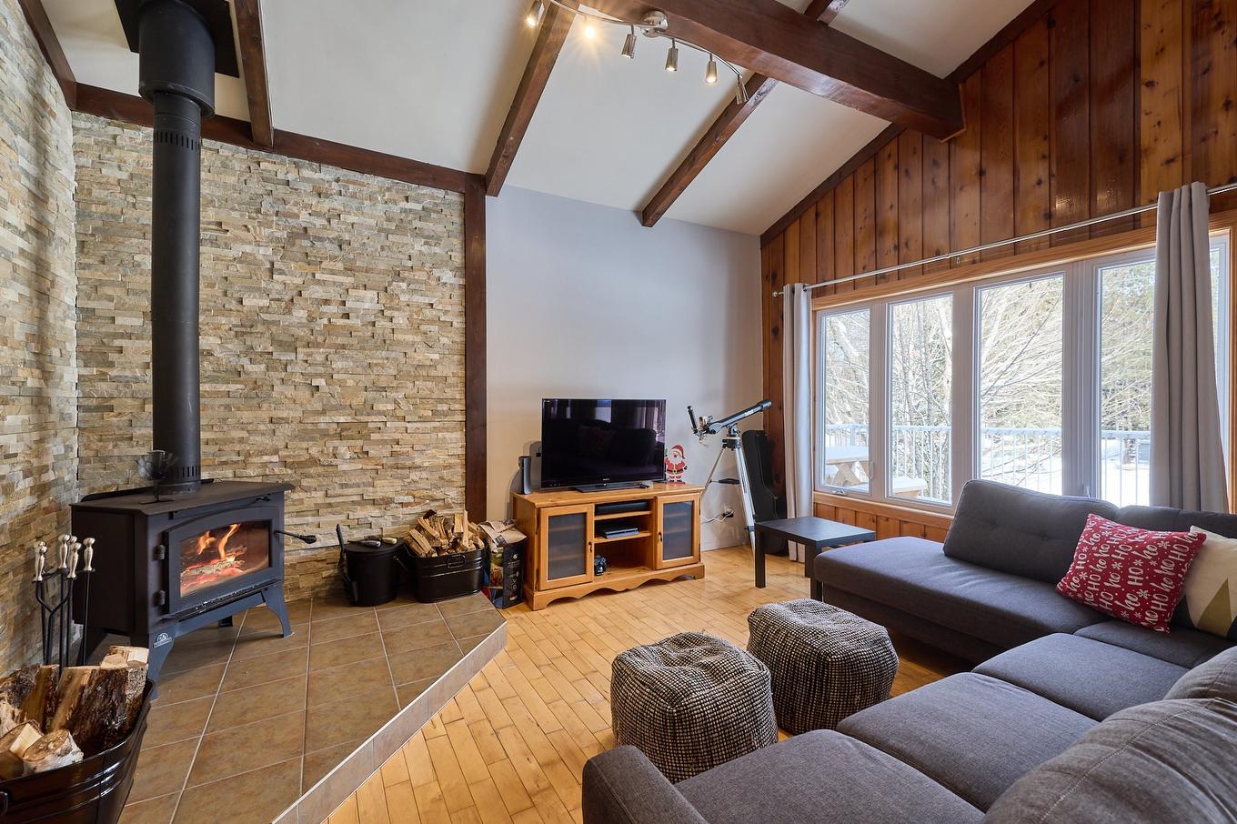 Salon - 965 Ch. Régimbald, Saint-Donat, QC - Indoor Photo Showing Living Room With Fireplace