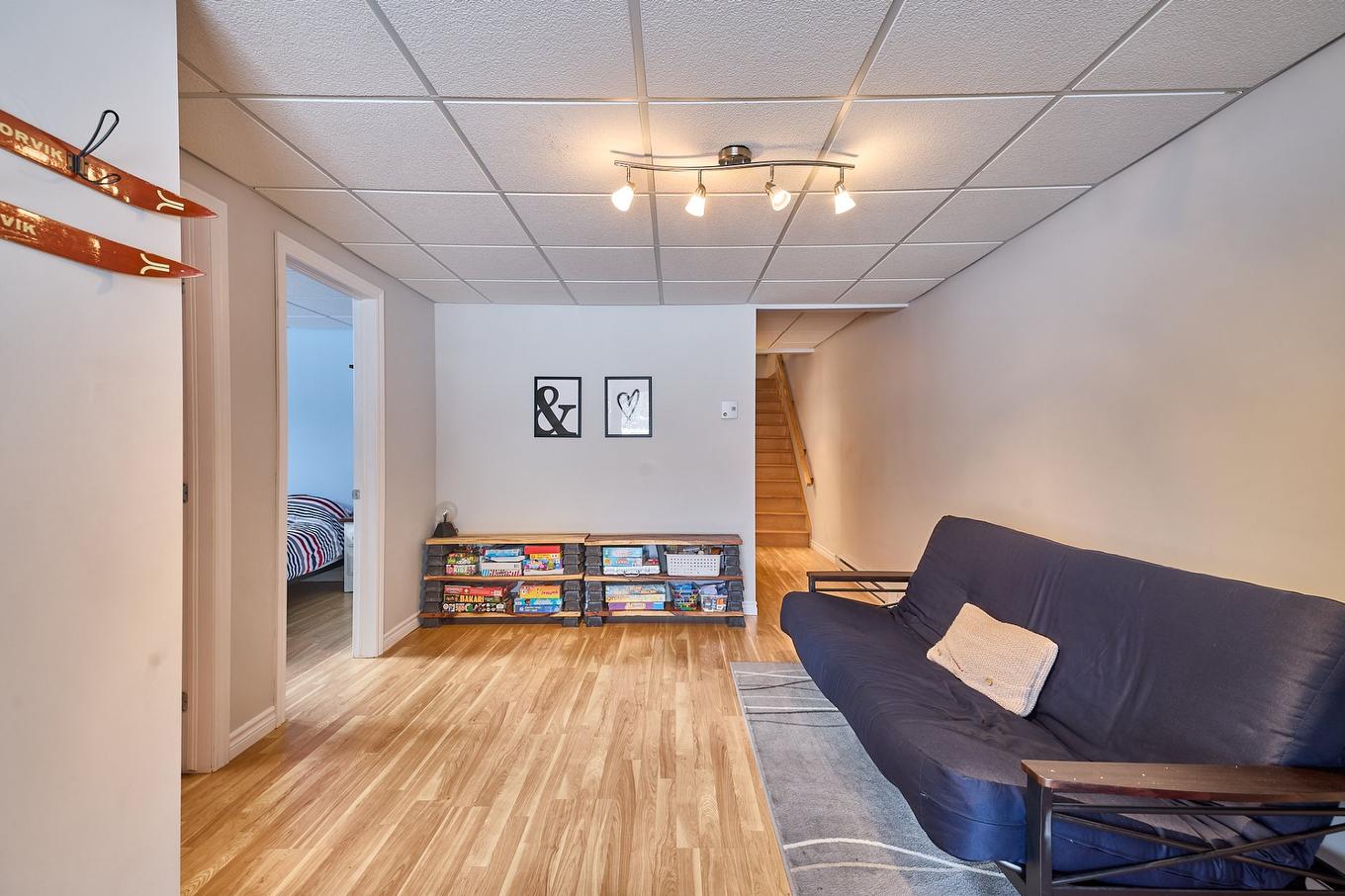 Salle familiale - 965 Ch. Régimbald, Saint-Donat, QC - Indoor Photo Showing Other Room