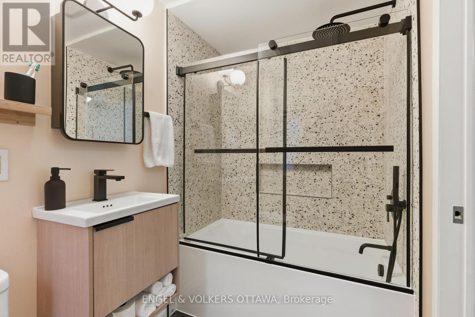 364 Arlington Avenue, Ottawa, ON - Indoor Photo Showing Bathroom