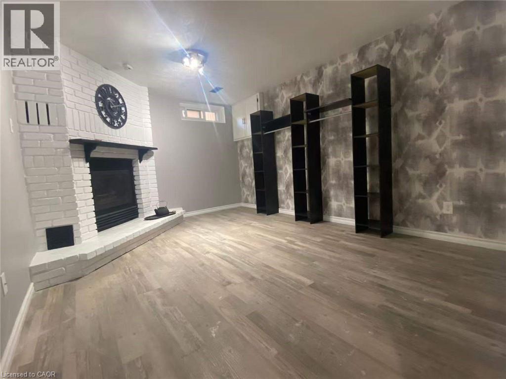 155 Sunpoint Crescent Unit# Lower Unit, Waterloo, ON - Indoor With Fireplace