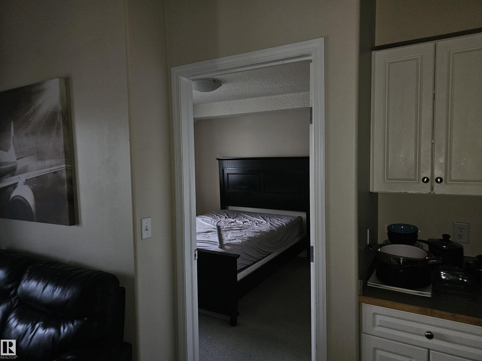 7511 171 St Nw, Edmonton, AB - Indoor