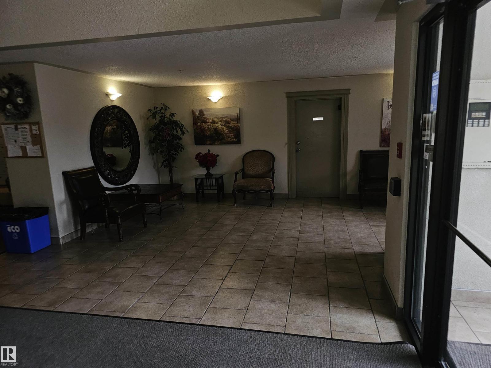 7511 171 St Nw, Edmonton, AB - Indoor Photo Showing Other Room