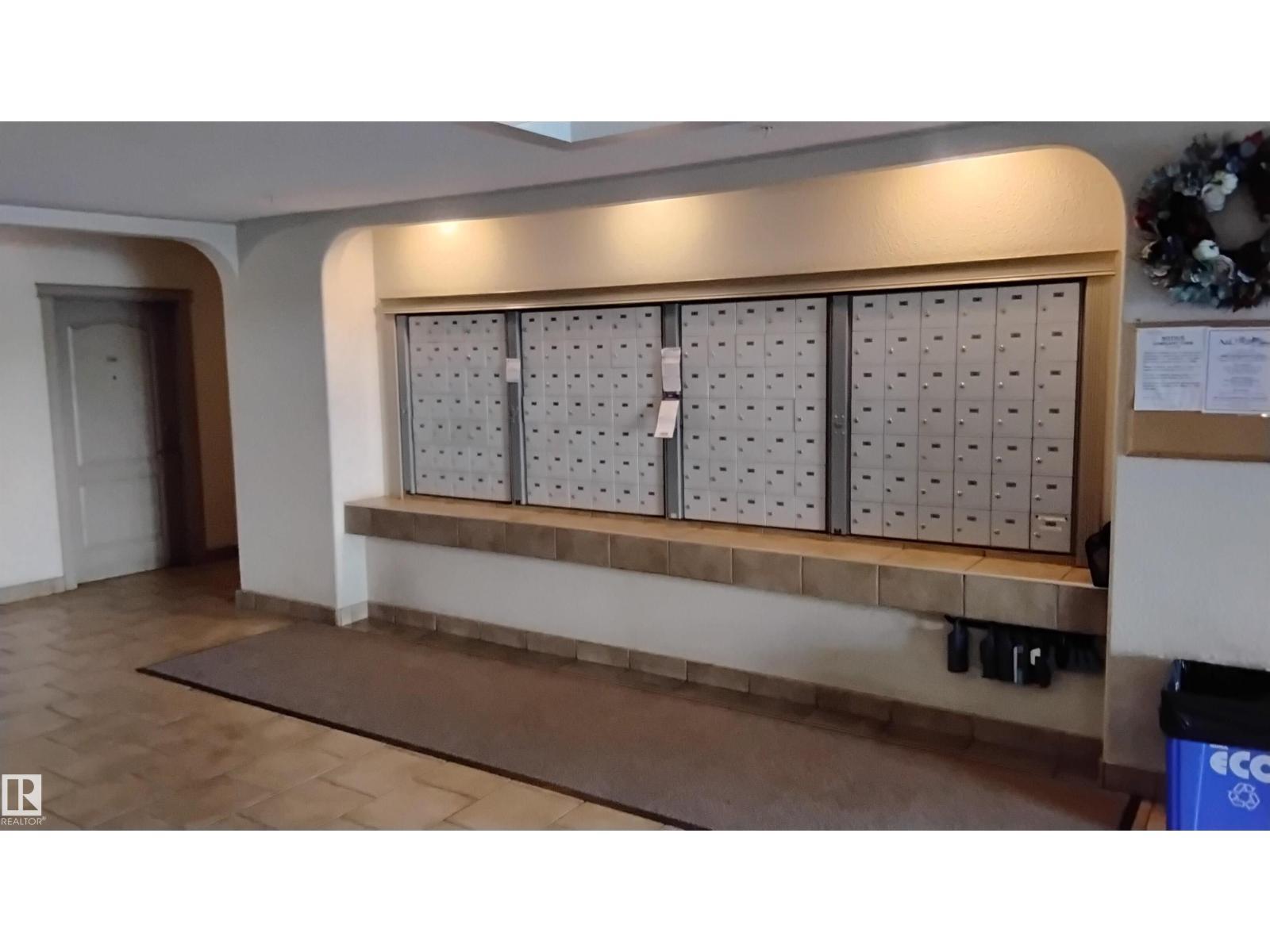 7511 171 St Nw, Edmonton, AB - Indoor Photo Showing Other Room