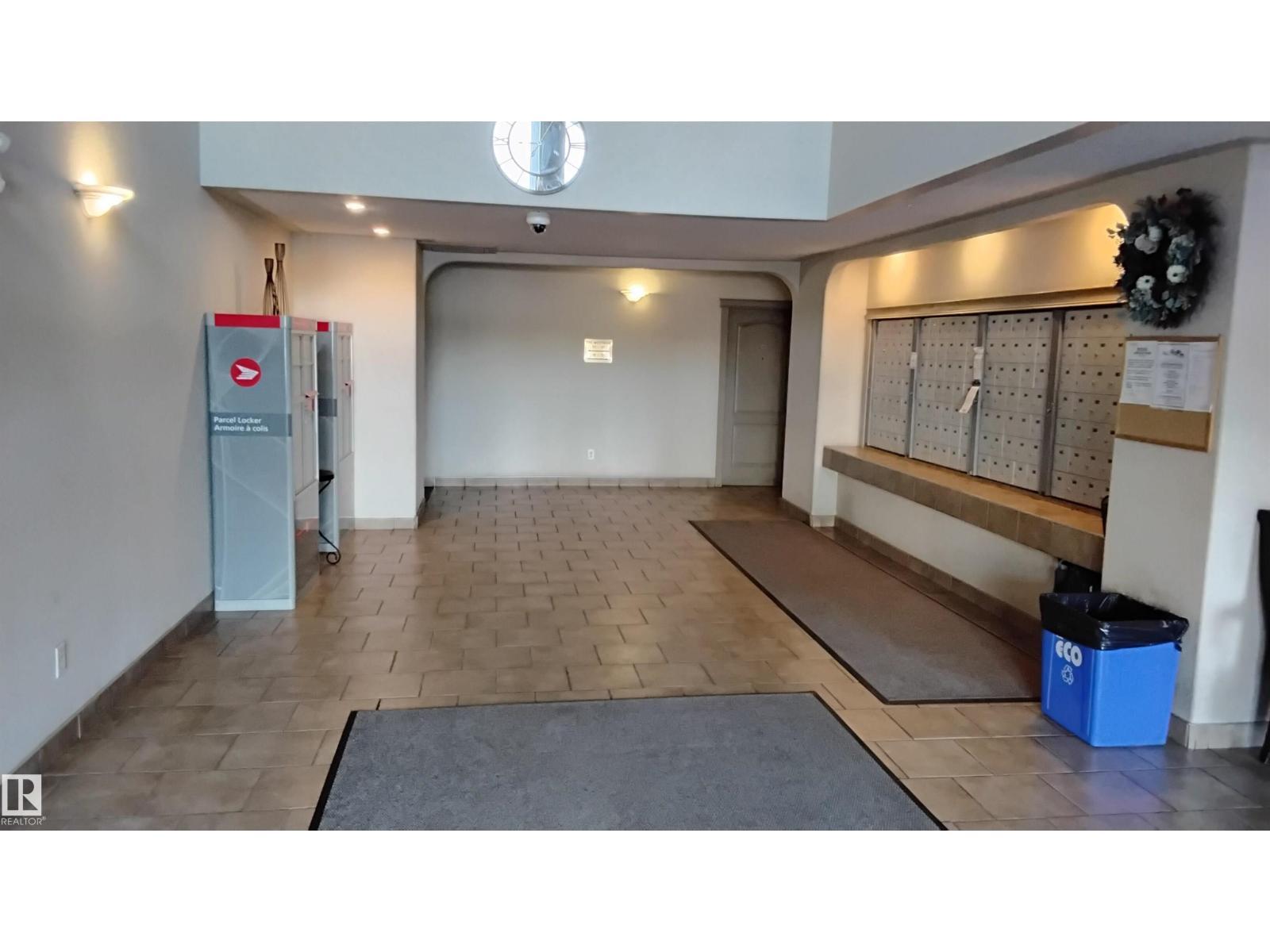 7511 171 St Nw, Edmonton, AB - Indoor Photo Showing Other Room