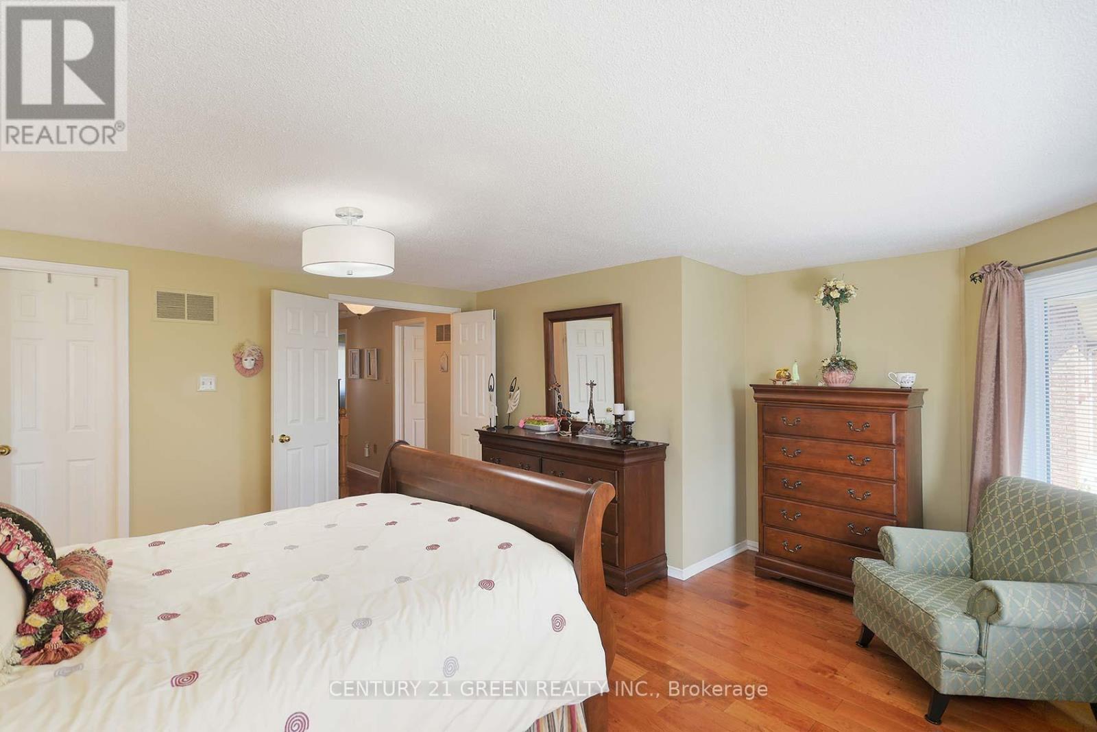 418 Chieftan Circle, Mississauga, ON - Indoor Photo Showing Bedroom