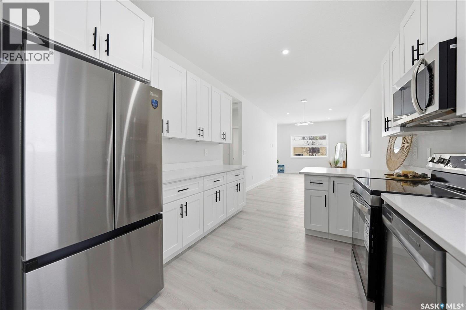 1401 23Rd Street, Saskatoon, SK - Indoor Photo Showing Kitchen With Upgraded Kitchen