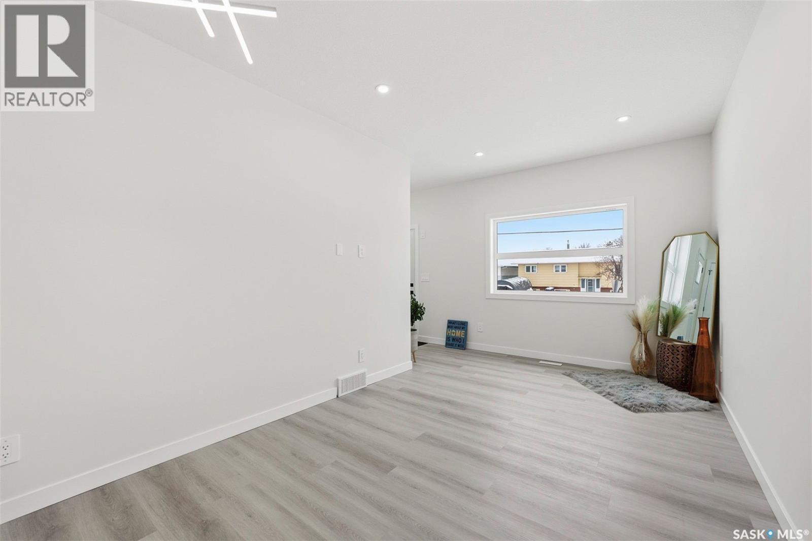 1401 23Rd Street, Saskatoon, SK - Indoor Photo Showing Other Room