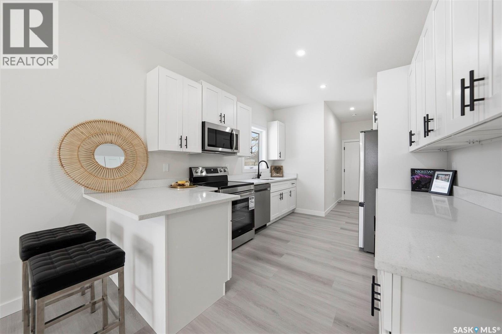 1401 23Rd Street, Saskatoon, SK - Indoor Photo Showing Kitchen With Upgraded Kitchen