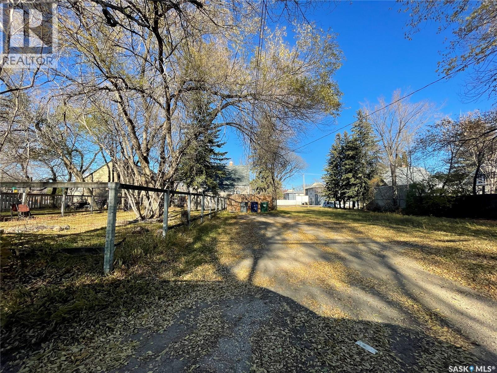 802 804 808 8Th Street E, Saskatoon, SK