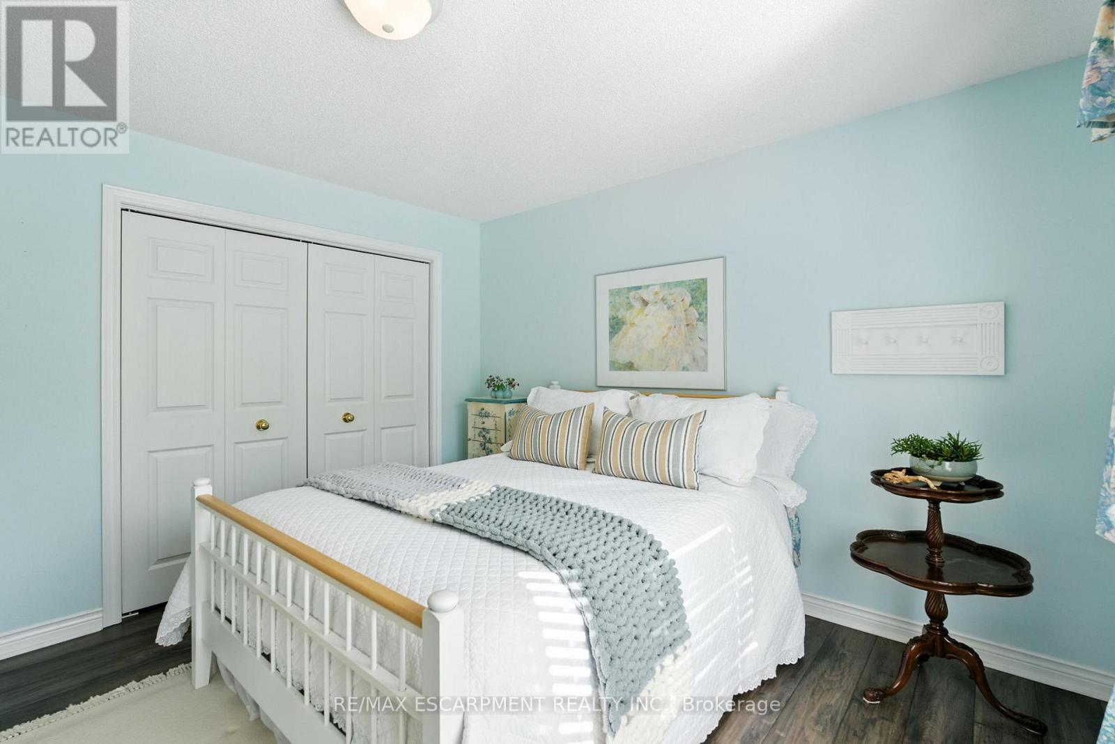 1104 Crofton Way, Burlington, ON - Indoor Photo Showing Bedroom