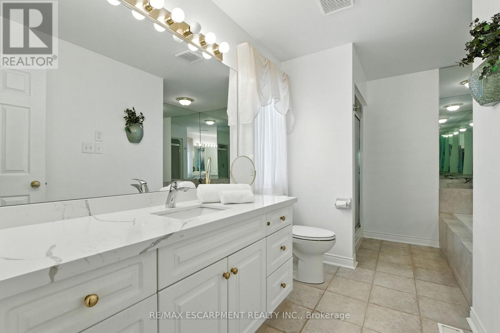 1104 Crofton Way, Burlington, ON - Indoor Photo Showing Bathroom