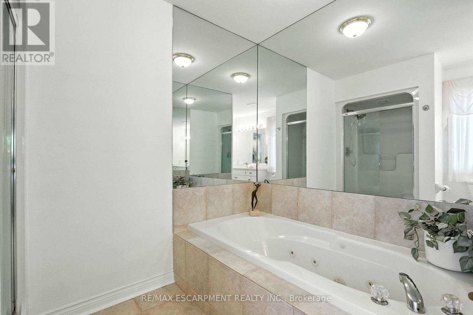 1104 Crofton Way, Burlington, ON - Indoor Photo Showing Bathroom