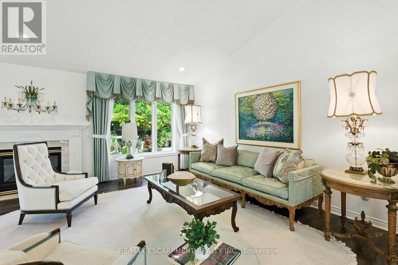 1104 Crofton Way, Burlington, ON - Indoor Photo Showing Living Room