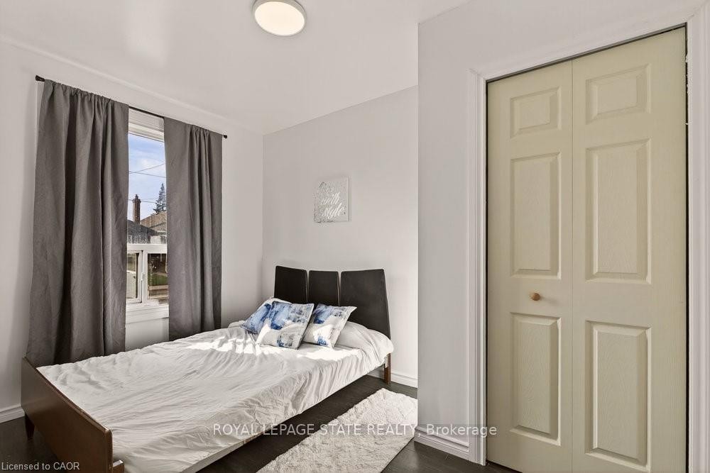 163 Hope Avenue, Hamilton, ON - Indoor Photo Showing Bedroom