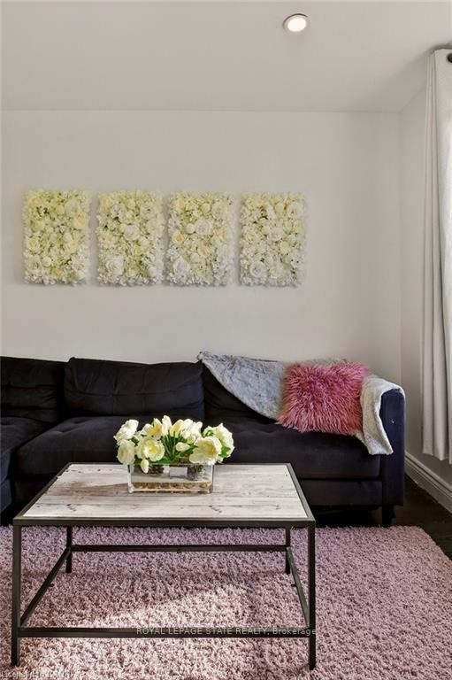 163 Hope Avenue, Hamilton, ON - Indoor Photo Showing Living Room