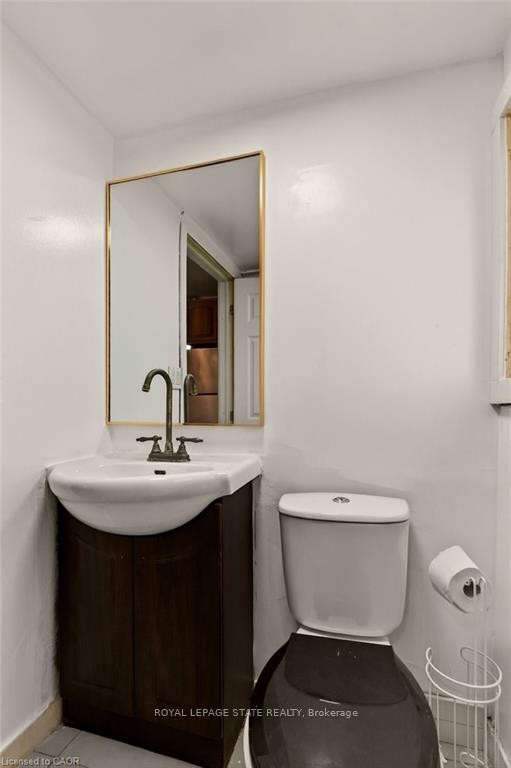 163 Hope Avenue, Hamilton, ON - Indoor Photo Showing Bathroom