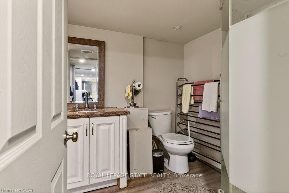 163 Hope Avenue, Hamilton, ON - Indoor Photo Showing Bathroom
