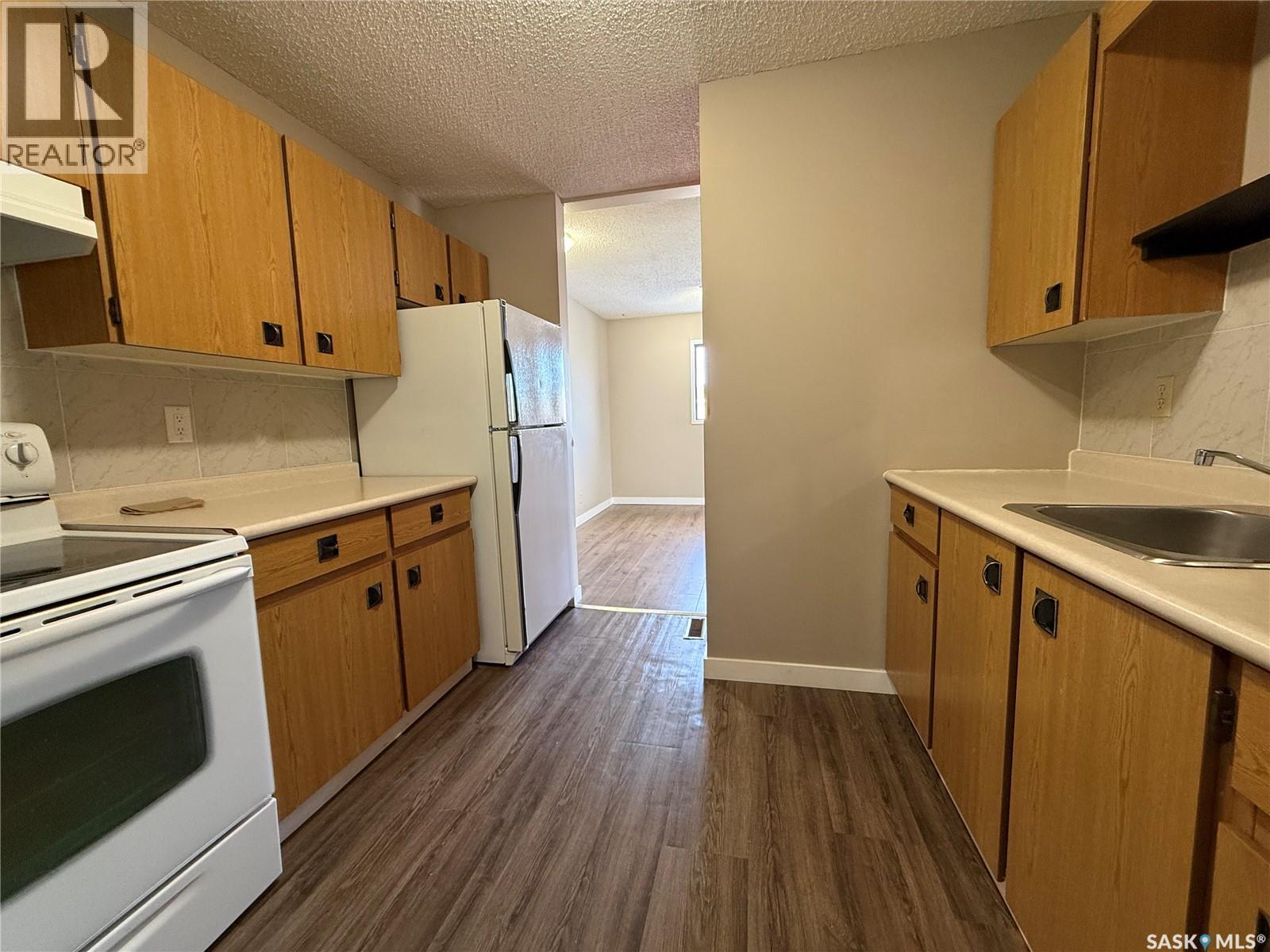 15 6595 Rochdale Boulevard, Regina, SK - Indoor Photo Showing Kitchen