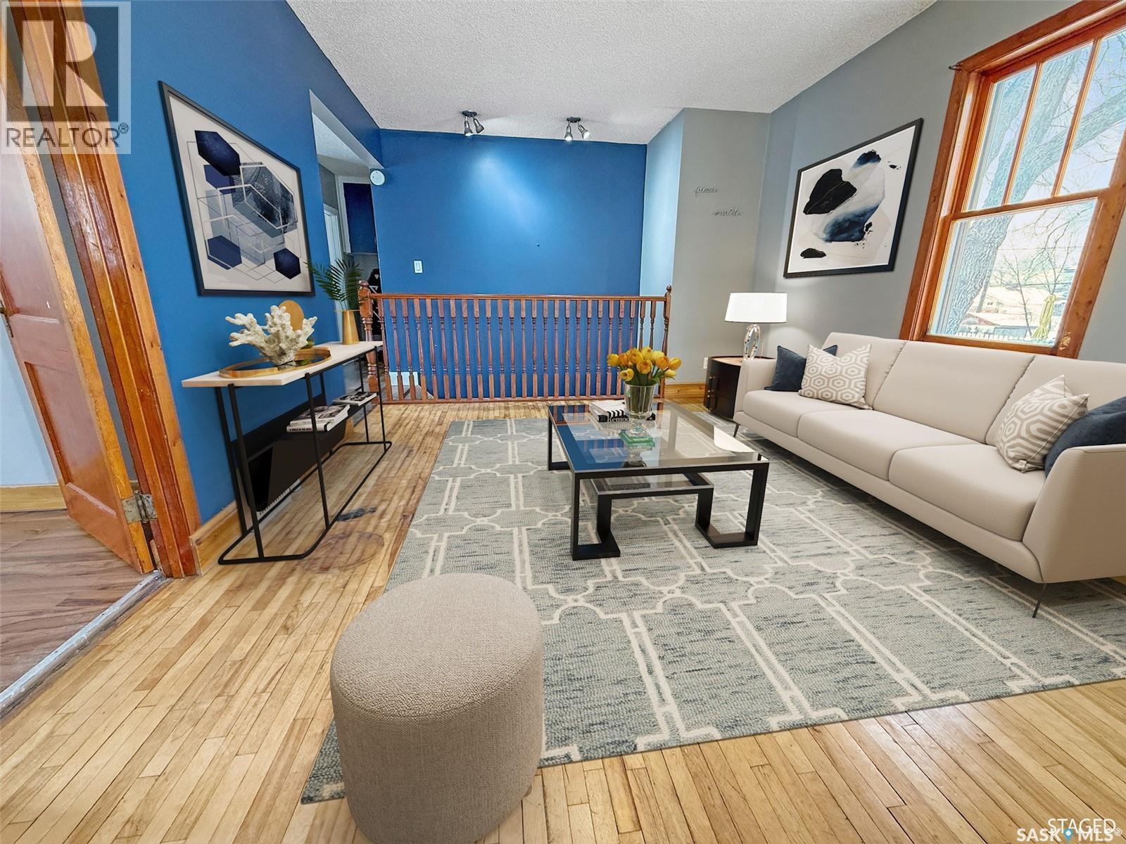 120 Central Avenue S, Swift Current, SK - Indoor Photo Showing Living Room