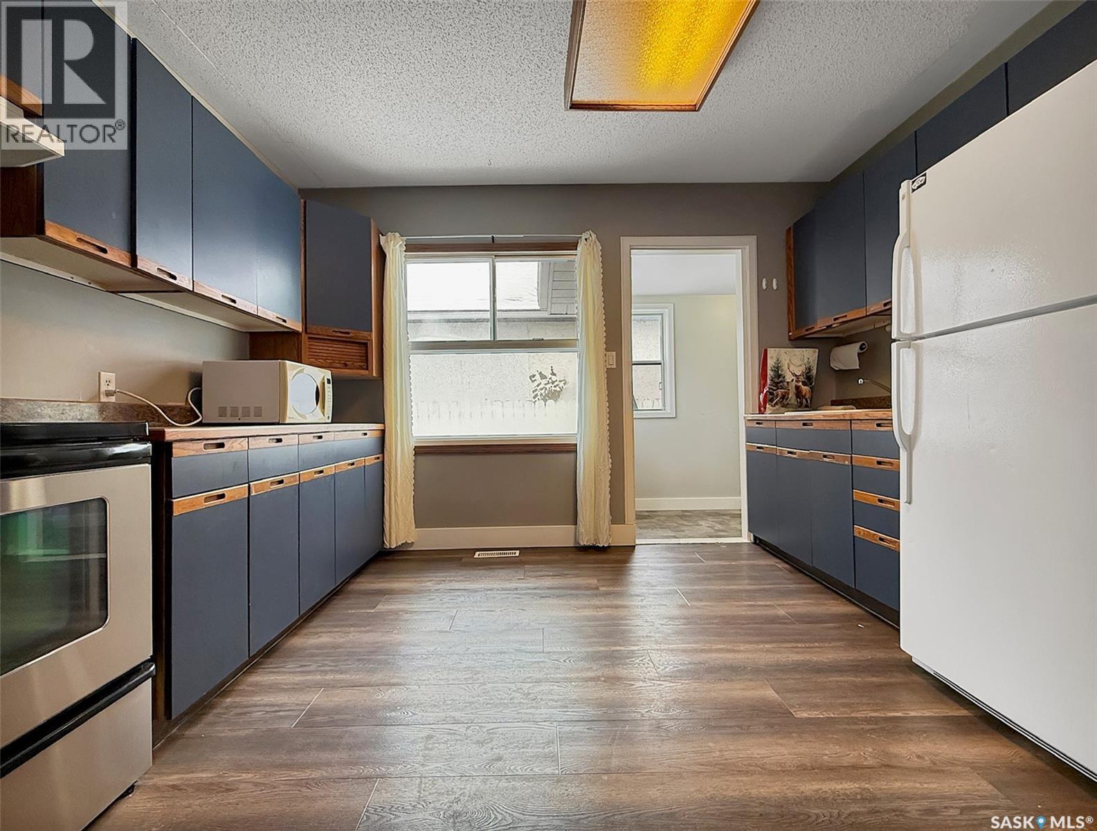 120 Central Avenue S, Swift Current, SK - Indoor Photo Showing Kitchen