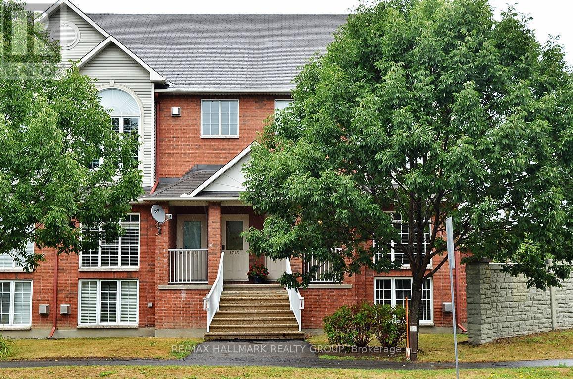 1717 Blohm Drive, Ottawa, ON - Outdoor With Facade