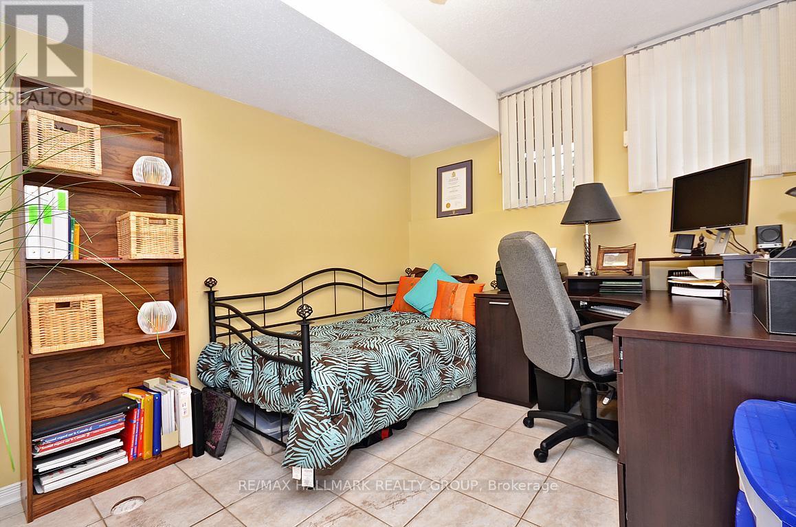 1717 Blohm Drive, Ottawa, ON - Indoor Photo Showing Bedroom
