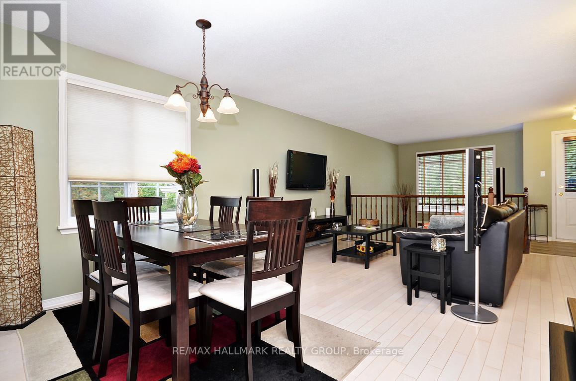 1717 Blohm Drive, Ottawa, ON - Indoor Photo Showing Dining Room