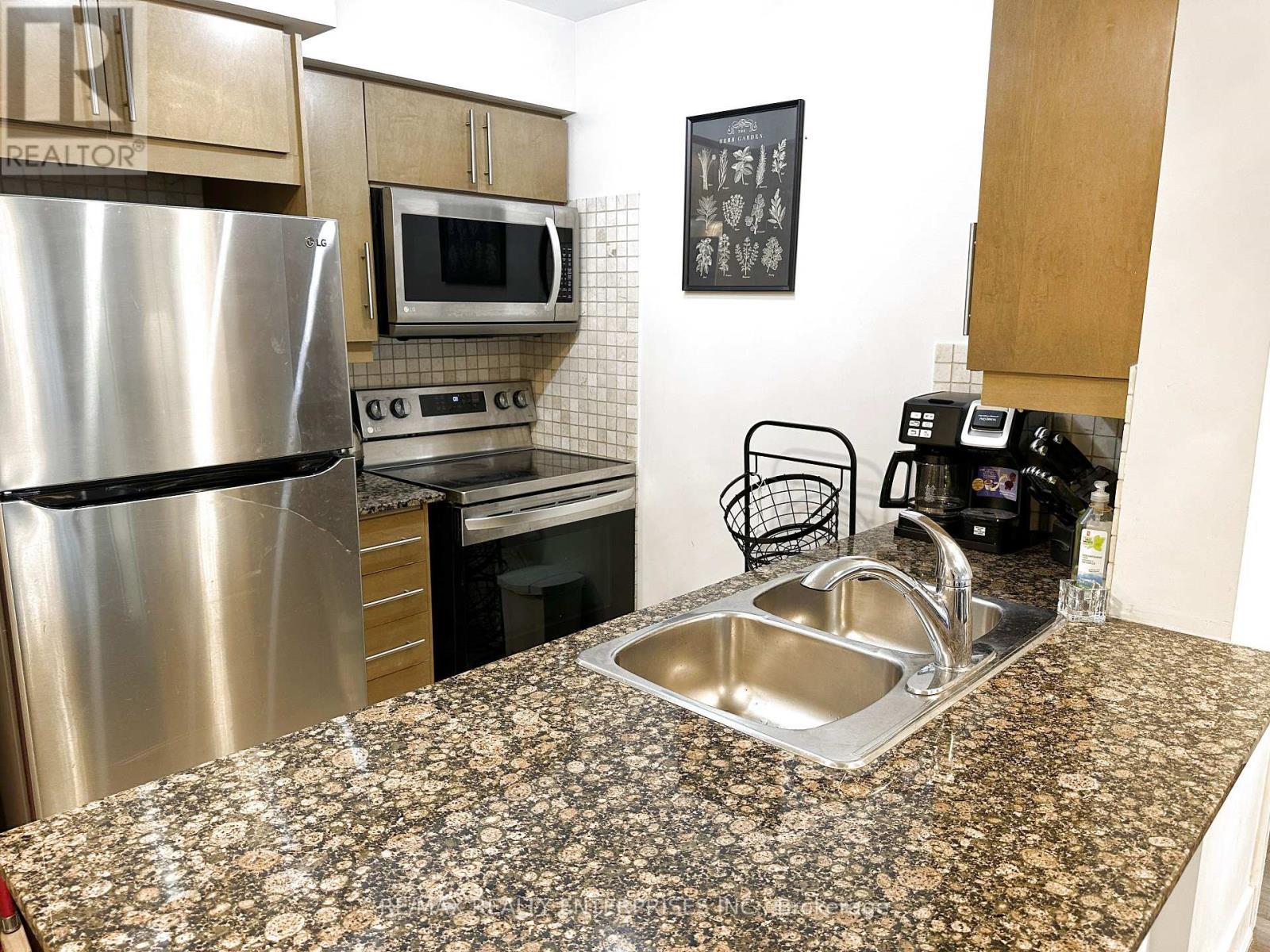 517 - 20 Blue Jays Way, Toronto, ON - Indoor Photo Showing Kitchen With Double Sink