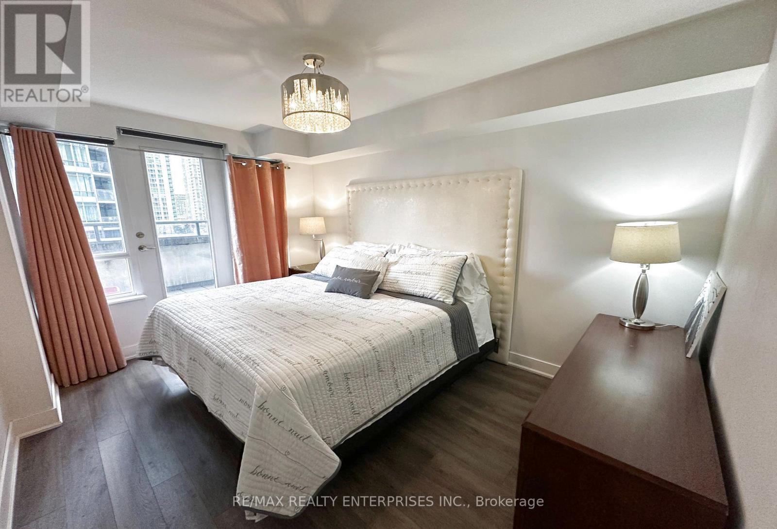 517 - 20 Blue Jays Way, Toronto, ON - Indoor Photo Showing Bedroom