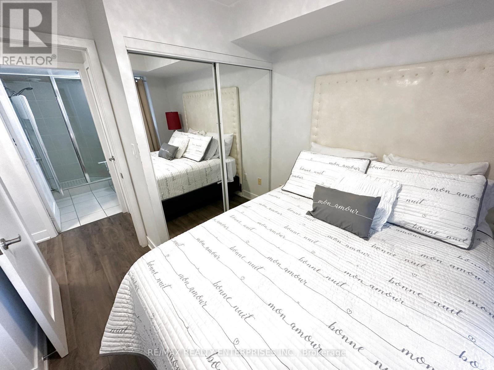 517 - 20 Blue Jays Way, Toronto, ON - Indoor Photo Showing Bedroom