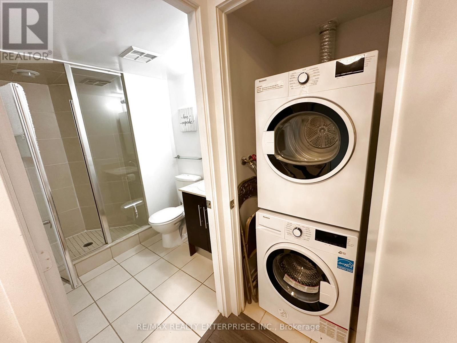 517 - 20 Blue Jays Way, Toronto, ON - Indoor Photo Showing Laundry Room