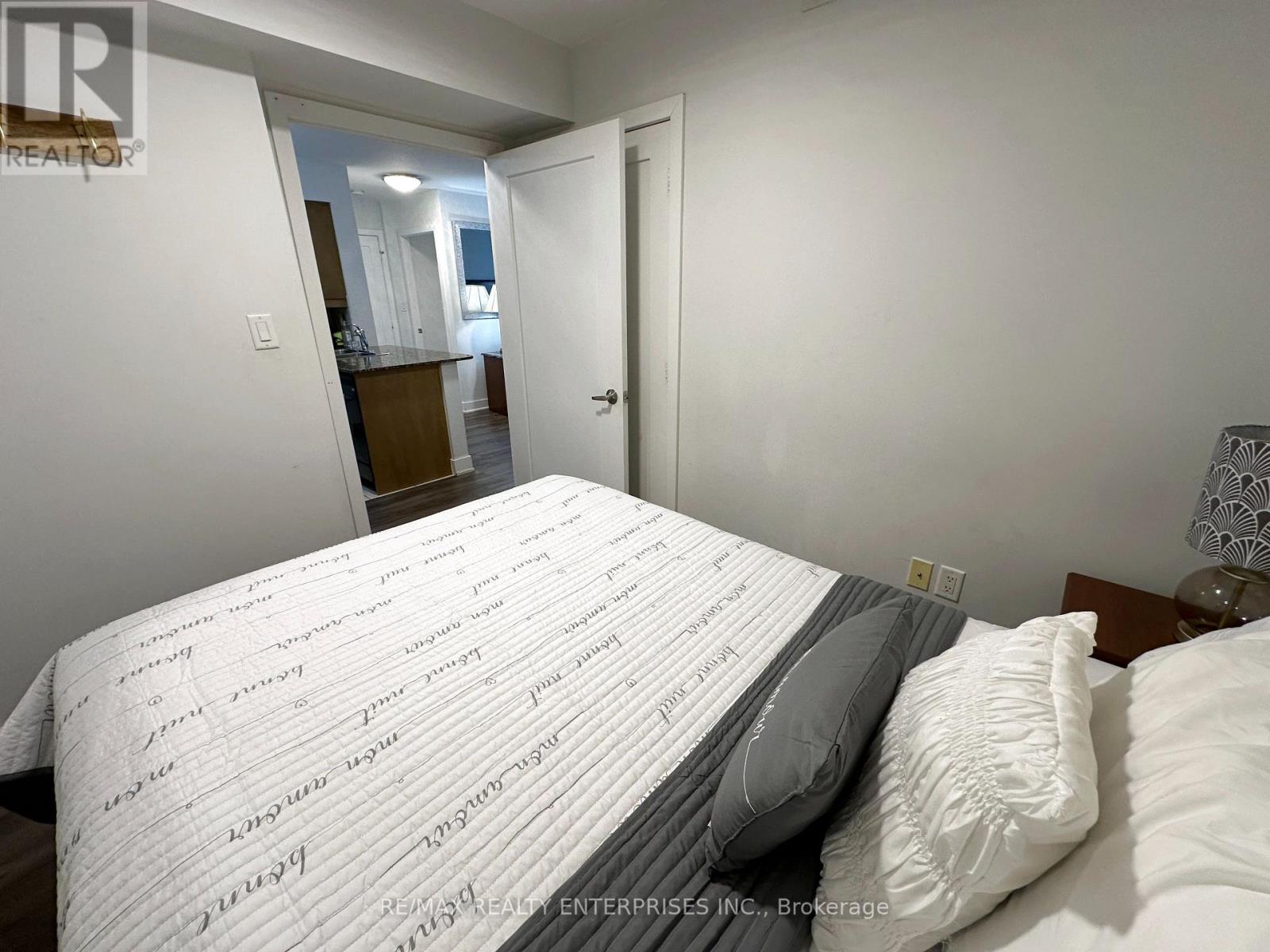 517 - 20 Blue Jays Way, Toronto, ON - Indoor Photo Showing Bedroom