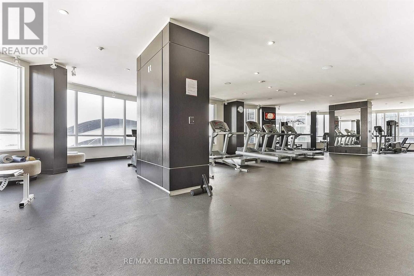 517 - 20 Blue Jays Way, Toronto, ON - Indoor Photo Showing Gym Room